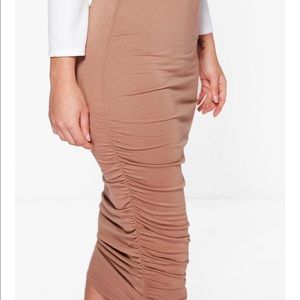 BOOHOO Ruched MIDI Skirt
